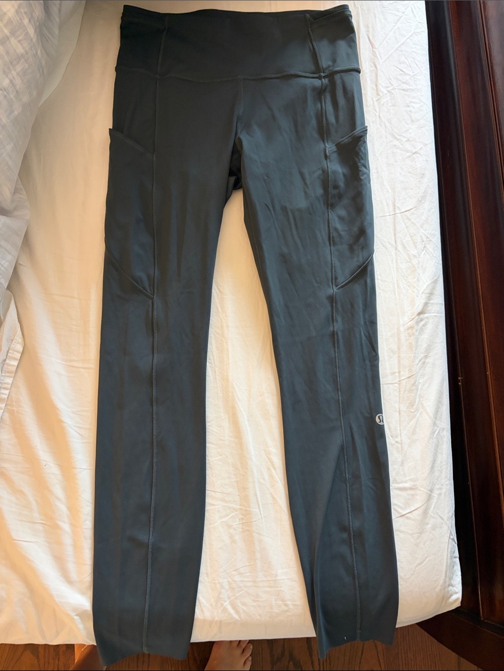 lululemon athletica women’s Dark Gray Athletic Joggers with Phone Pockets